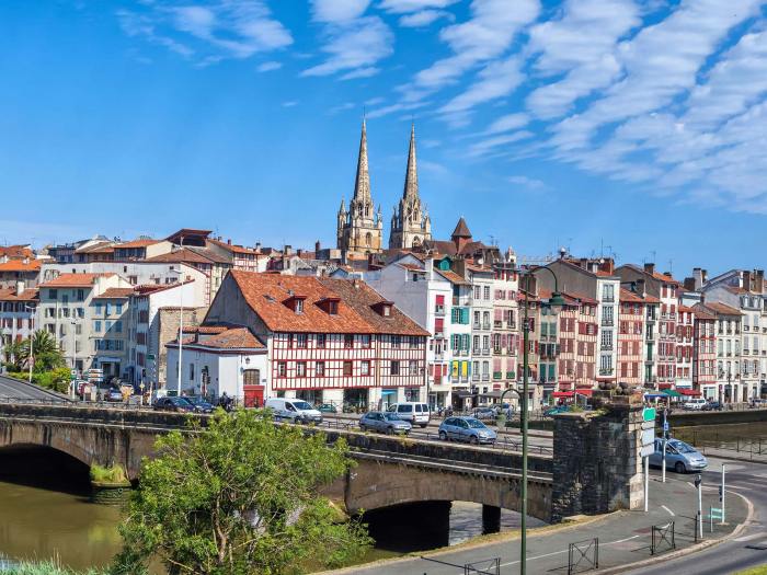 Bayonne basque camino bayona airbnb ville tourisme compostela quais caminos couteau visiter aquitaine superhost linge